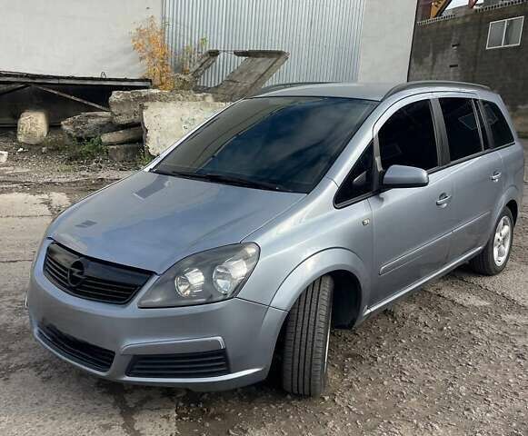 Серый Опель Зафира, объемом двигателя 1.91 л и пробегом 390 тыс. км за 4450 $, фото 5 на Automoto.ua