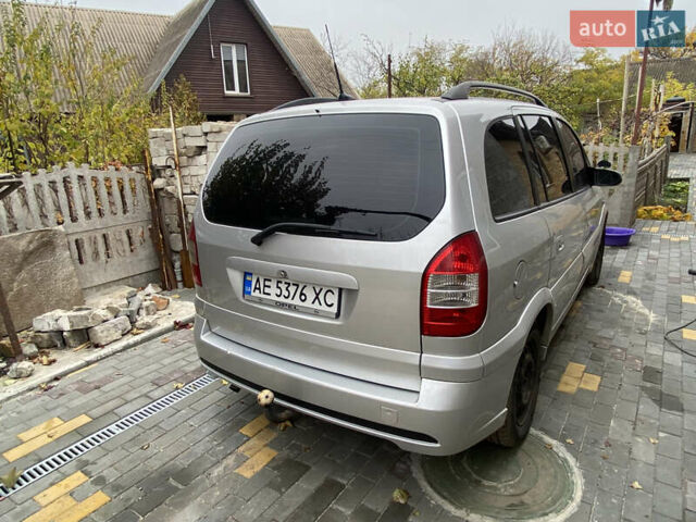 Серый Опель Зафира, объемом двигателя 2.2 л и пробегом 265 тыс. км за 5250 $, фото 39 на Automoto.ua