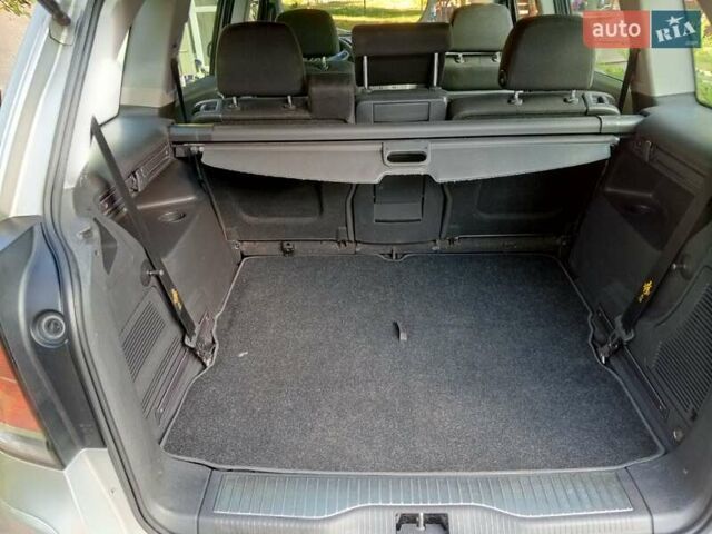 Серый Опель Зафира, объемом двигателя 1.6 л и пробегом 240 тыс. км за 5300 $, фото 10 на Automoto.ua