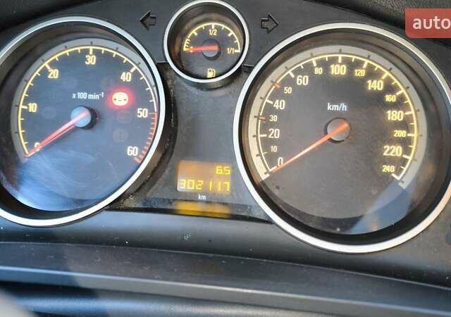 Серый Опель Зафира, объемом двигателя 1.6 л и пробегом 302 тыс. км за 4600 $, фото 15 на Automoto.ua