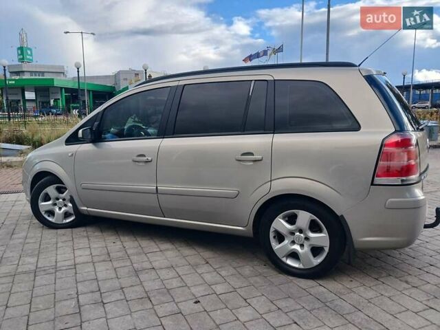 Серый Опель Зафира, объемом двигателя 1.91 л и пробегом 250 тыс. км за 4999 $, фото 3 на Automoto.ua