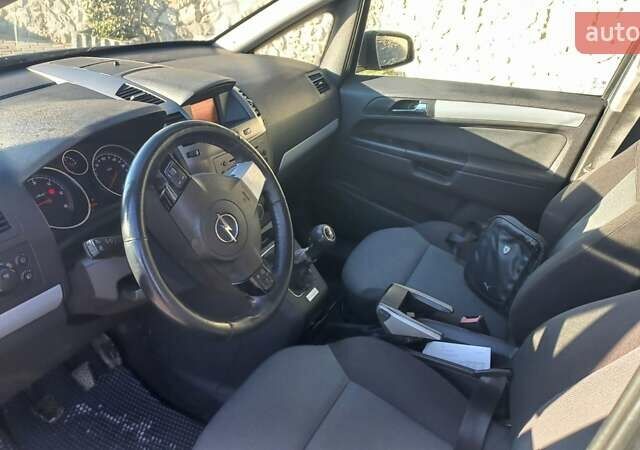 Опель Зафира 2005 в Тернополе на Automoto.ua Серый Опель Зафира, объемом двигателя 1.91 л и пробегом 258 тыс. км за 4899 $, фото 6 на Automoto.ua