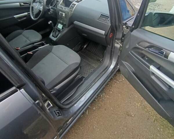 Опель Зафира 2005 в Черкассах на Automoto.ua Серый Опель Зафира, объемом двигателя 1.6 л и пробегом 147 тыс. км за 5500 $, фото 4 на Automoto.ua