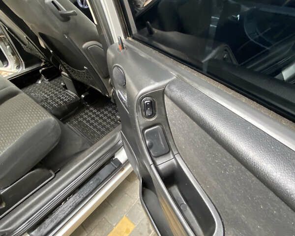 Серый Опель Зафира, объемом двигателя 2.2 л и пробегом 265 тыс. км за 5250 $, фото 25 на Automoto.ua