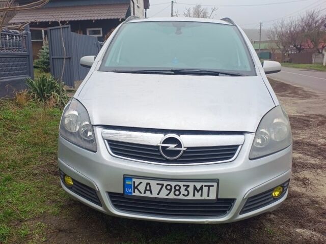 Серый Опель Зафира, объемом двигателя 1.9 л и пробегом 471 тыс. км за 4999 $, фото 1 на Automoto.ua
