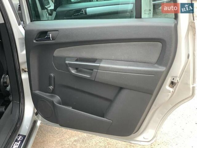 Серый Опель Зафира, объемом двигателя 1.8 л и пробегом 330 тыс. км за 5940 $, фото 18 на Automoto.ua