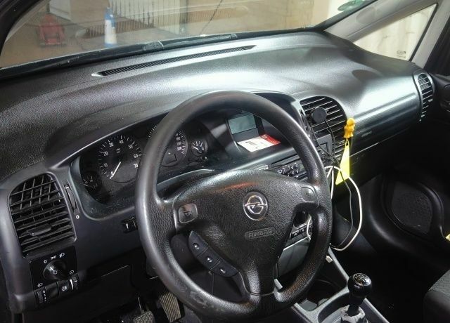 Серый Опель Зафира, объемом двигателя 1.6 л и пробегом 244 тыс. км за 2950 $, фото 13 на Automoto.ua