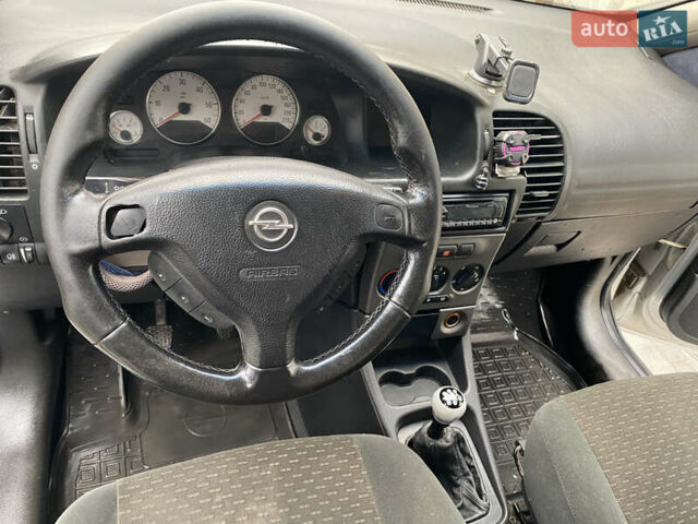 Серый Опель Зафира, объемом двигателя 2.2 л и пробегом 265 тыс. км за 5250 $, фото 22 на Automoto.ua