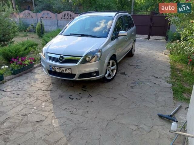 Серый Опель Зафира, объемом двигателя 1.6 л и пробегом 240 тыс. км за 5300 $, фото 1 на Automoto.ua