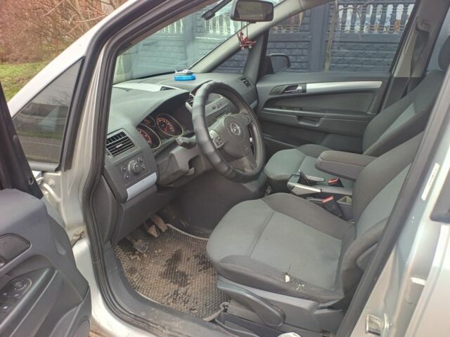 Серый Опель Зафира, объемом двигателя 1.9 л и пробегом 471 тыс. км за 4999 $, фото 7 на Automoto.ua