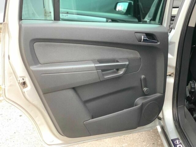 Серый Опель Зафира, объемом двигателя 1.8 л и пробегом 330 тыс. км за 6180 $, фото 16 на Automoto.ua