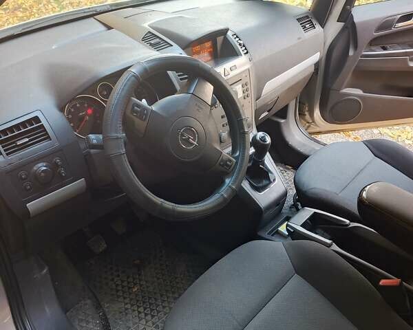 Опель Зафира 2005 в Збараже на Automoto.ua Серый Опель Зафира, объемом двигателя 1.6 л и пробегом 240 тыс. км за 6299 $, фото 10 на Automoto.ua