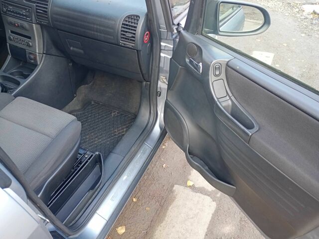 Сірий Опель Зафіра, об'ємом двигуна 2 л та пробігом 267 тис. км за 2600 $, фото 11 на Automoto.ua