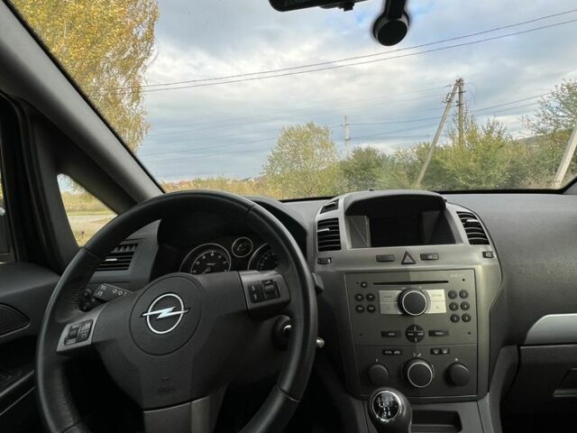 Серый Опель Зафира, объемом двигателя 1.8 л и пробегом 280 тыс. км за 3900 $, фото 6 на Automoto.ua