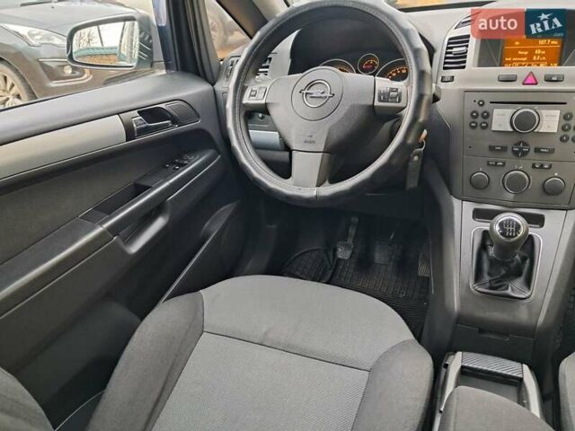Серый Опель Зафира, объемом двигателя 1.9 л и пробегом 278 тыс. км за 4500 $, фото 53 на Automoto.ua