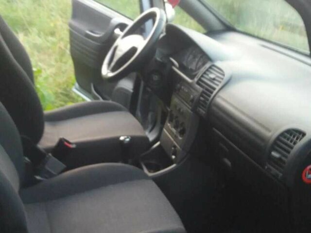 Серый Опель Зафира, объемом двигателя 0 л и пробегом 240 тыс. км за 4900 $, фото 4 на Automoto.ua