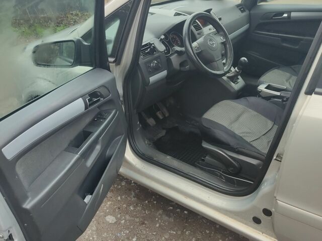 Сірий Опель Зафіра, об'ємом двигуна 1.9 л та пробігом 410 тис. км за 2850 $, фото 5 на Automoto.ua