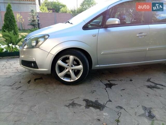 Серый Опель Зафира, объемом двигателя 1.6 л и пробегом 240 тыс. км за 5300 $, фото 23 на Automoto.ua