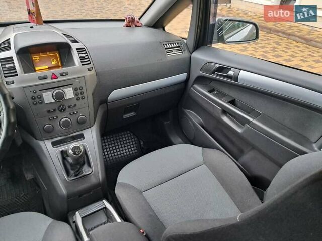 Серый Опель Зафира, объемом двигателя 1.9 л и пробегом 278 тыс. км за 4500 $, фото 52 на Automoto.ua