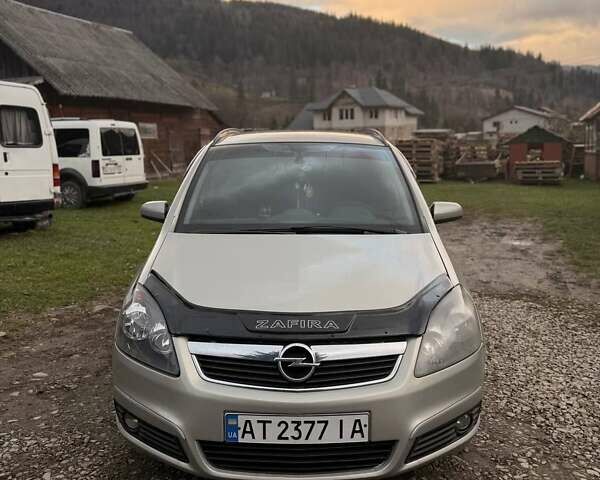 Серый Опель Зафира, объемом двигателя 1.91 л и пробегом 225 тыс. км за 4400 $, фото 3 на Automoto.ua