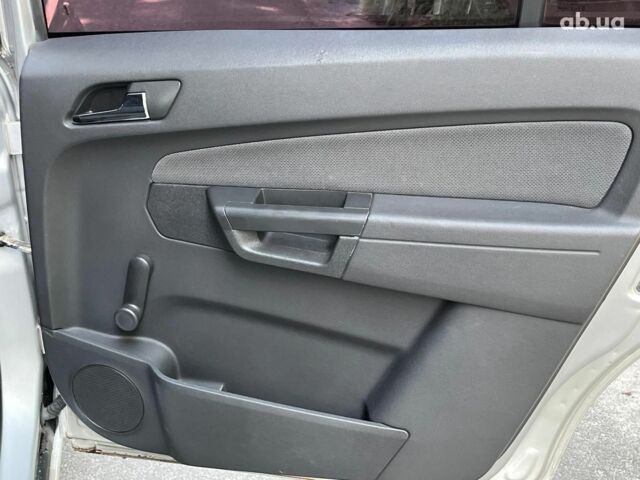 Серый Опель Зафира, объемом двигателя 2.2 л и пробегом 195 тыс. км за 5790 $, фото 28 на Automoto.ua