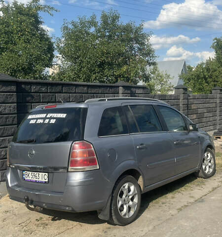 Серый Опель Зафира, объемом двигателя 1.9 л и пробегом 358 тыс. км за 5100 $, фото 8 на Automoto.ua