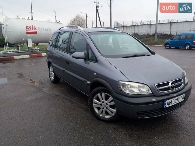 Серый Опель Зафира, объемом двигателя 1.6 л и пробегом 258 тыс. км за 2990 $, фото 2 на Automoto.ua