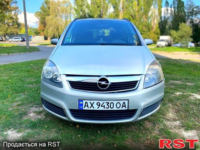 Серый Опель Зафира, объемом двигателя 1.8 л и пробегом 150 тыс. км за 4600 $, фото 1 на Automoto.ua