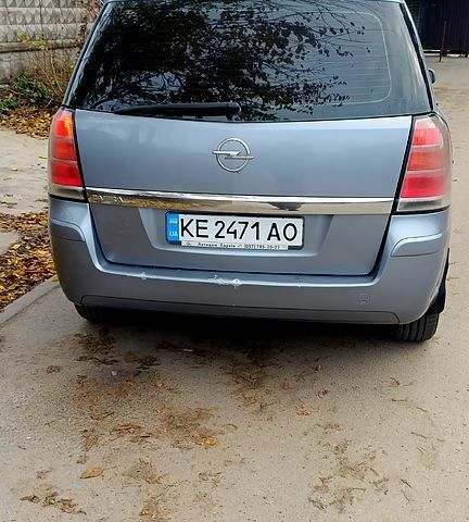Сірий Опель Зафіра, об'ємом двигуна 1.6 л та пробігом 300 тис. км за 4950 $, фото 2 на Automoto.ua