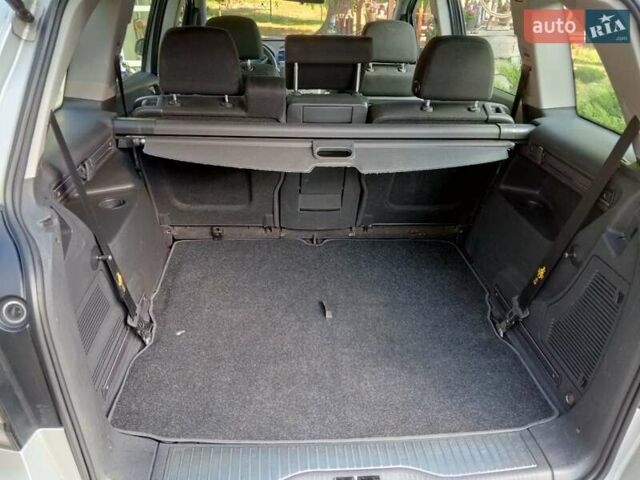 Серый Опель Зафира, объемом двигателя 1.6 л и пробегом 240 тыс. км за 5300 $, фото 9 на Automoto.ua