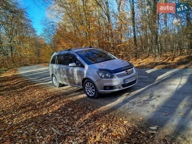 Серый Опель Зафира, объемом двигателя 1.9 л и пробегом 300 тыс. км за 5700 $, фото 1 на Automoto.ua