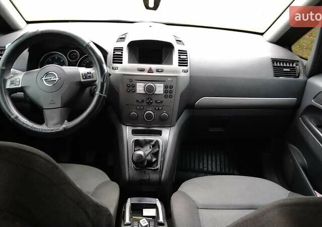 Серый Опель Зафира, объемом двигателя 1.91 л и пробегом 380 тыс. км за 3700 $, фото 9 на Automoto.ua