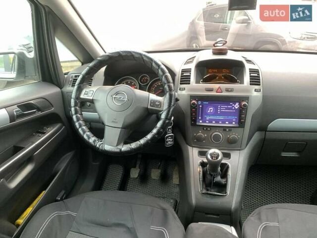 Серый Опель Зафира, объемом двигателя 1.8 л и пробегом 330 тыс. км за 5940 $, фото 28 на Automoto.ua