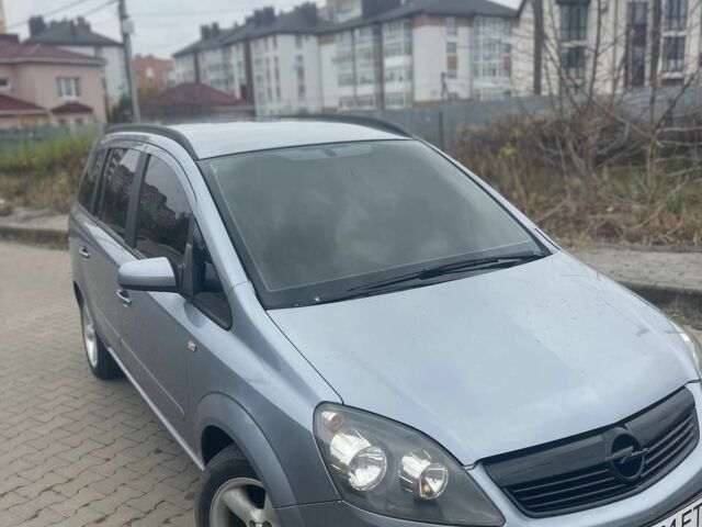 Серый Опель Зафира, объемом двигателя 1.9 л и пробегом 320 тыс. км за 3999 $, фото 2 на Automoto.ua