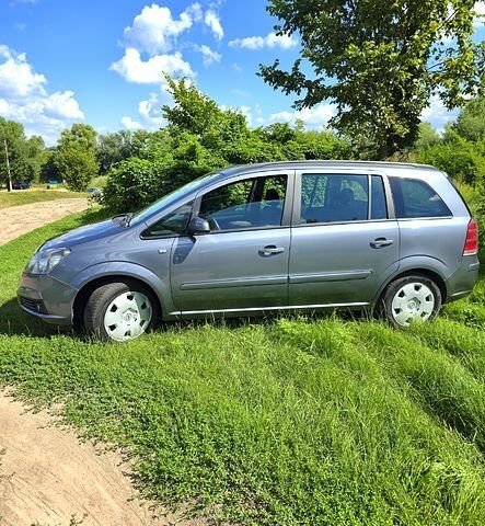 Серый Опель Зафира, объемом двигателя 1.6 л и пробегом 220 тыс. км за 5100 $, фото 2 на Automoto.ua