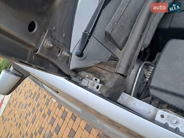 Серый Опель Зафира, объемом двигателя 1.9 л и пробегом 278 тыс. км за 4500 $, фото 74 на Automoto.ua