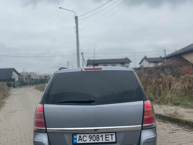 Серый Опель Зафира, объемом двигателя 1.9 л и пробегом 320 тыс. км за 3999 $, фото 1 на Automoto.ua