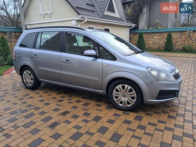 Серый Опель Зафира, объемом двигателя 1.9 л и пробегом 278 тыс. км за 4500 $, фото 3 на Automoto.ua