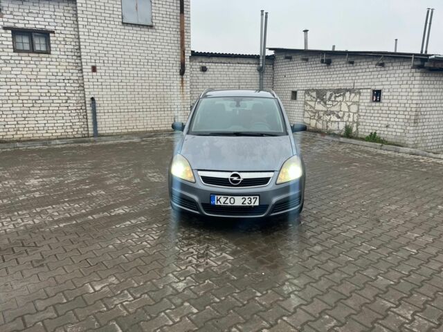 Серый Опель Зафира, объемом двигателя 1.9 л и пробегом 271 тыс. км за 2850 $, фото 6 на Automoto.ua