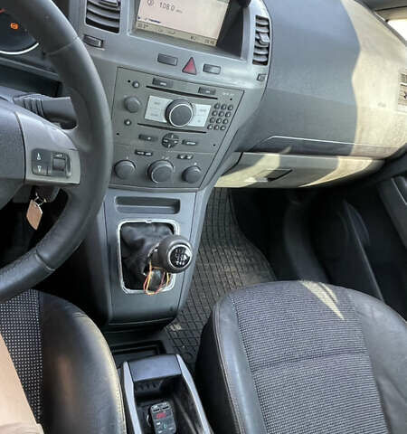 Серый Опель Зафира, объемом двигателя 1.9 л и пробегом 358 тыс. км за 5100 $, фото 1 на Automoto.ua