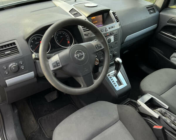 Серый Опель Зафира, объемом двигателя 1.9 л и пробегом 326 тыс. км за 4750 $, фото 8 на Automoto.ua