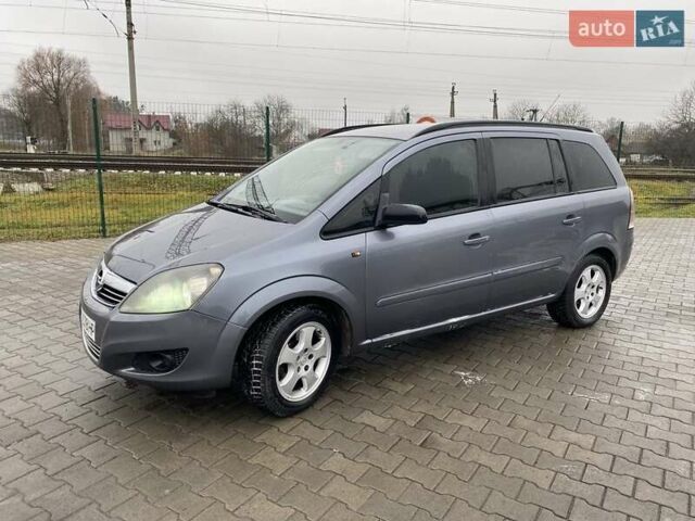 Серый Опель Зафира, объемом двигателя 1.9 л и пробегом 300 тыс. км за 3950 $, фото 1 на Automoto.ua