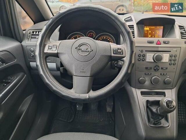 Серый Опель Зафира, объемом двигателя 1.9 л и пробегом 278 тыс. км за 4500 $, фото 59 на Automoto.ua