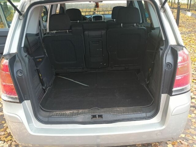 Серый Опель Зафира, объемом двигателя 1.6 л и пробегом 236 тыс. км за 5300 $, фото 8 на Automoto.ua