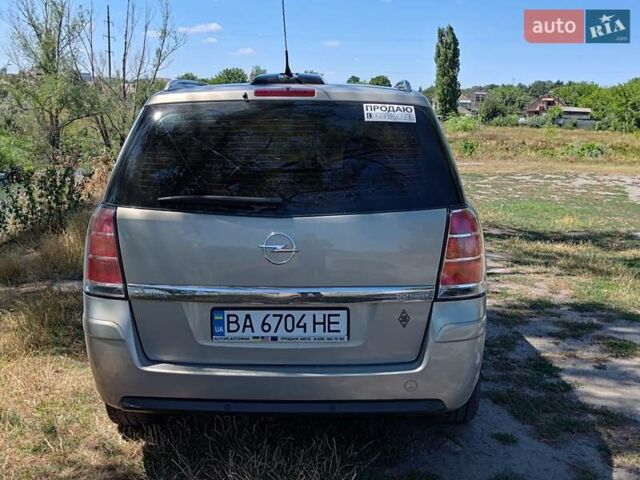 Серый Опель Зафира, объемом двигателя 2.2 л и пробегом 227 тыс. км за 6000 $, фото 3 на Automoto.ua
