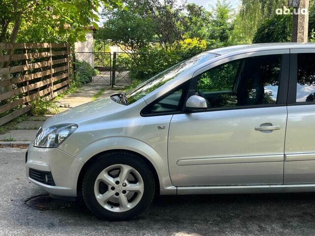 Серый Опель Зафира, объемом двигателя 2.2 л и пробегом 195 тыс. км за 5790 $, фото 13 на Automoto.ua