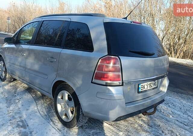 Серый Опель Зафира, объемом двигателя 1.91 л и пробегом 332 тыс. км за 5750 $, фото 2 на Automoto.ua