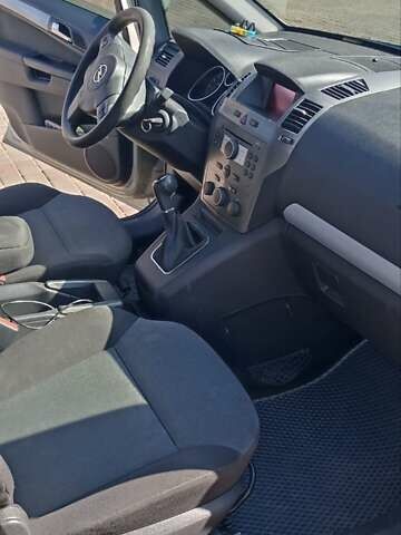 Серый Опель Зафира, объемом двигателя 1.6 л и пробегом 265 тыс. км за 5450 $, фото 5 на Automoto.ua