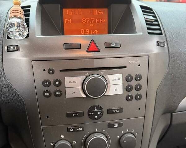 Серый Опель Зафира, объемом двигателя 1.91 л и пробегом 225 тыс. км за 4400 $, фото 12 на Automoto.ua