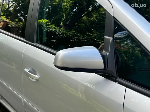 Серый Опель Зафира, объемом двигателя 2.2 л и пробегом 195 тыс. км за 5790 $, фото 15 на Automoto.ua